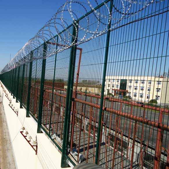監獄鐵絲網 菱形焊接刀片刺網 金屬鐵絲防爬護欄圖片1