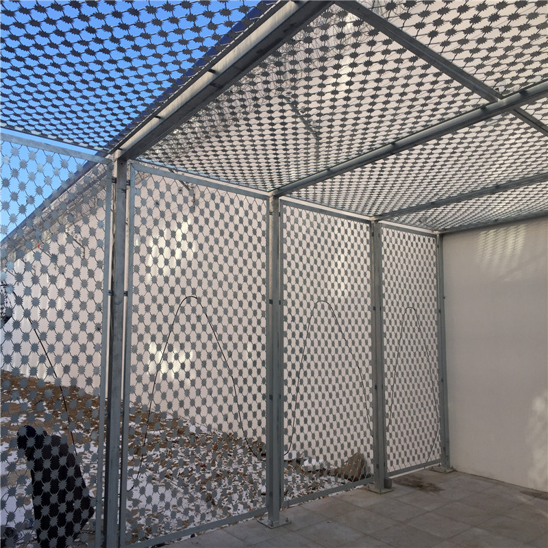 監獄螺旋刺絲鋼網墻 金屬網鋼網墻-安平艾瑞金屬絲網有限公司