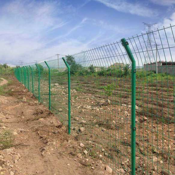 魚塘防護網采用什么類型的護欄網 圖片1