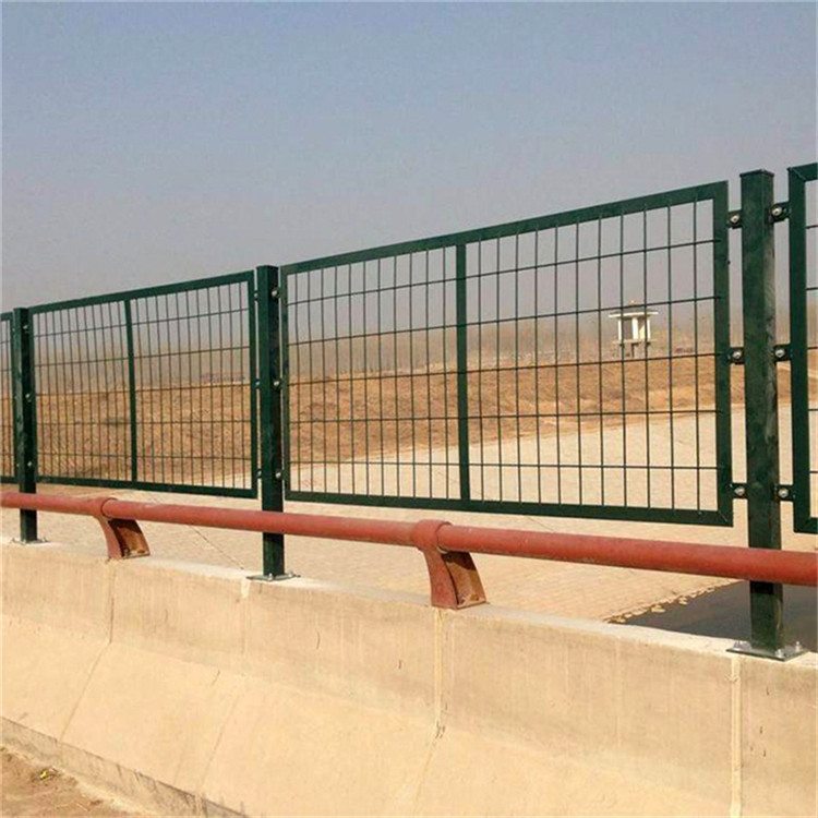 電焊網(wǎng)橋梁防拋網(wǎng)圖片3