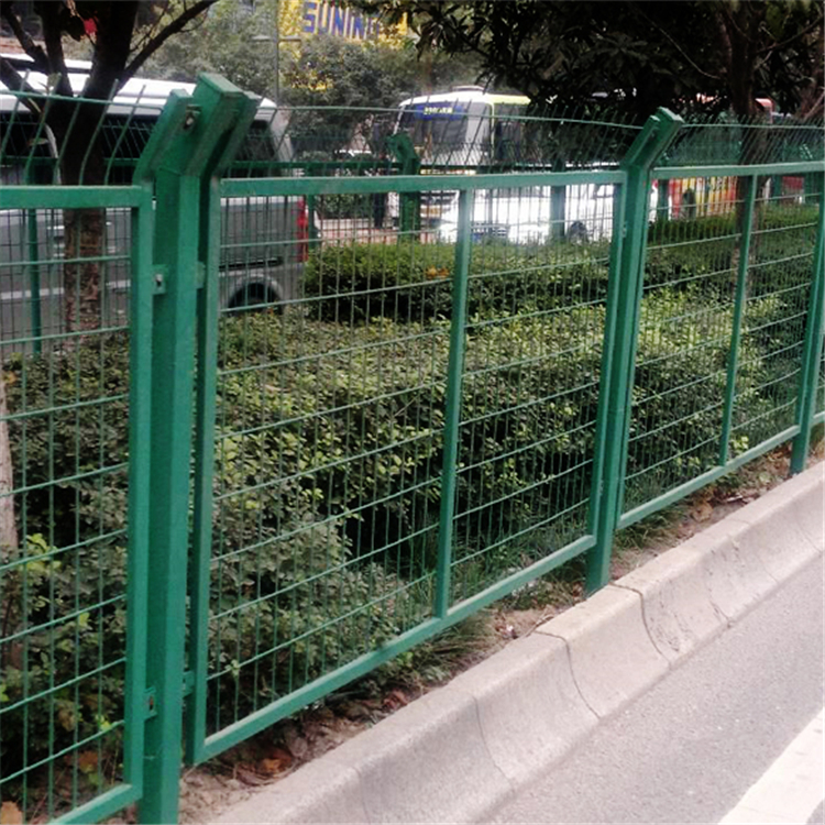 浸塑公路框架護欄網圖片1