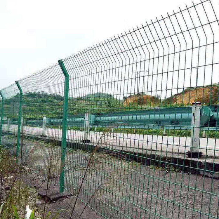 公路交通護(hù)欄圖片3 公路交通護(hù)欄圖片3