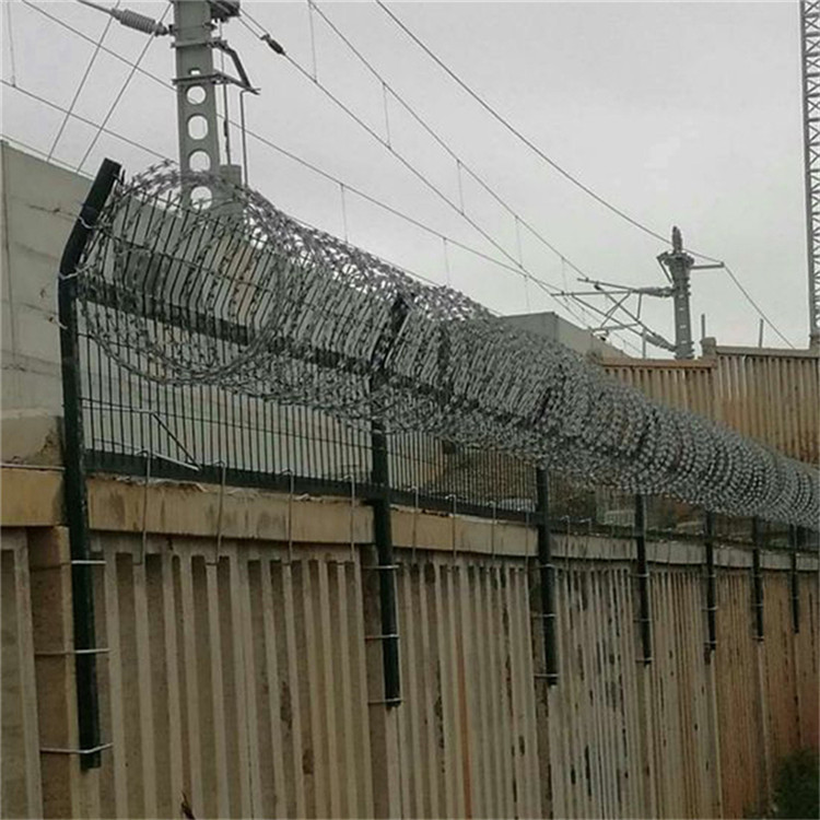 120g上鋅量刺絲滾籠圖片3 120g上鋅量刺絲滾籠圖片3