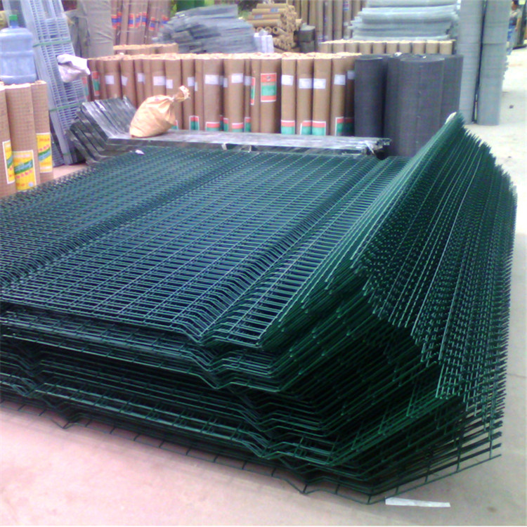 折彎鋼絲圍欄網圖片4