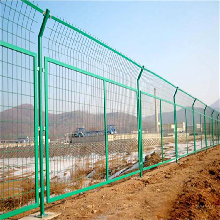 綠化帶鐵絲網護欄圖片3